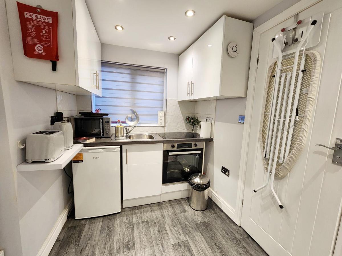 The Den Apartment Colnbrook